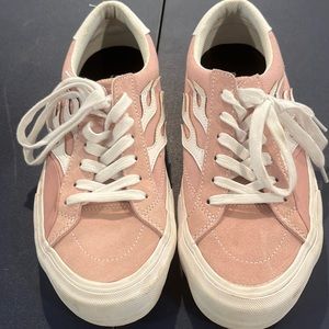 Stroye Pink & White Tennis Shoes Mens 9.5 Flames